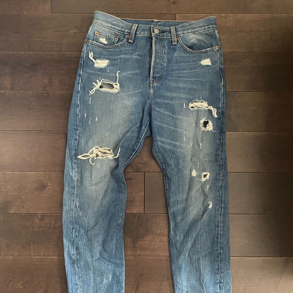 LEVI’S Mid-Rise Distressed Wedgies - Picture 4 of 8